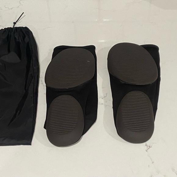 Yeezy Pods Black Size 3  (US  11-13)   Authentic New In Bag  YZYPODBLK main image 8